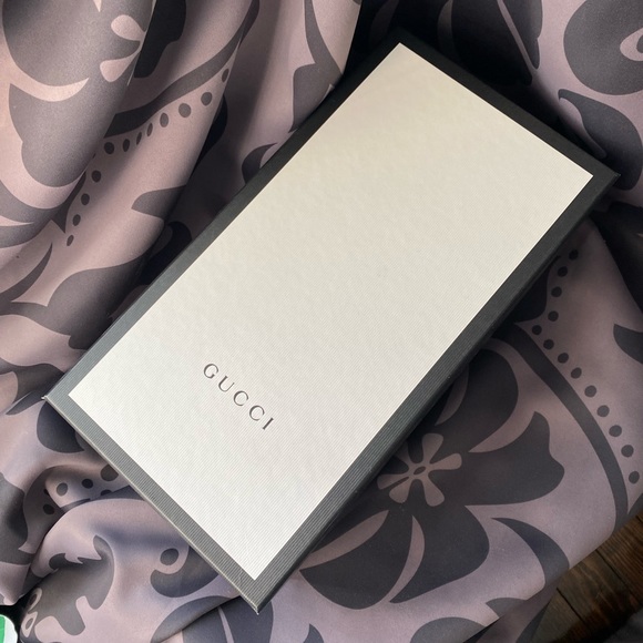 Authentic Gucci Black & White Gift Box - Picture 2 of 9